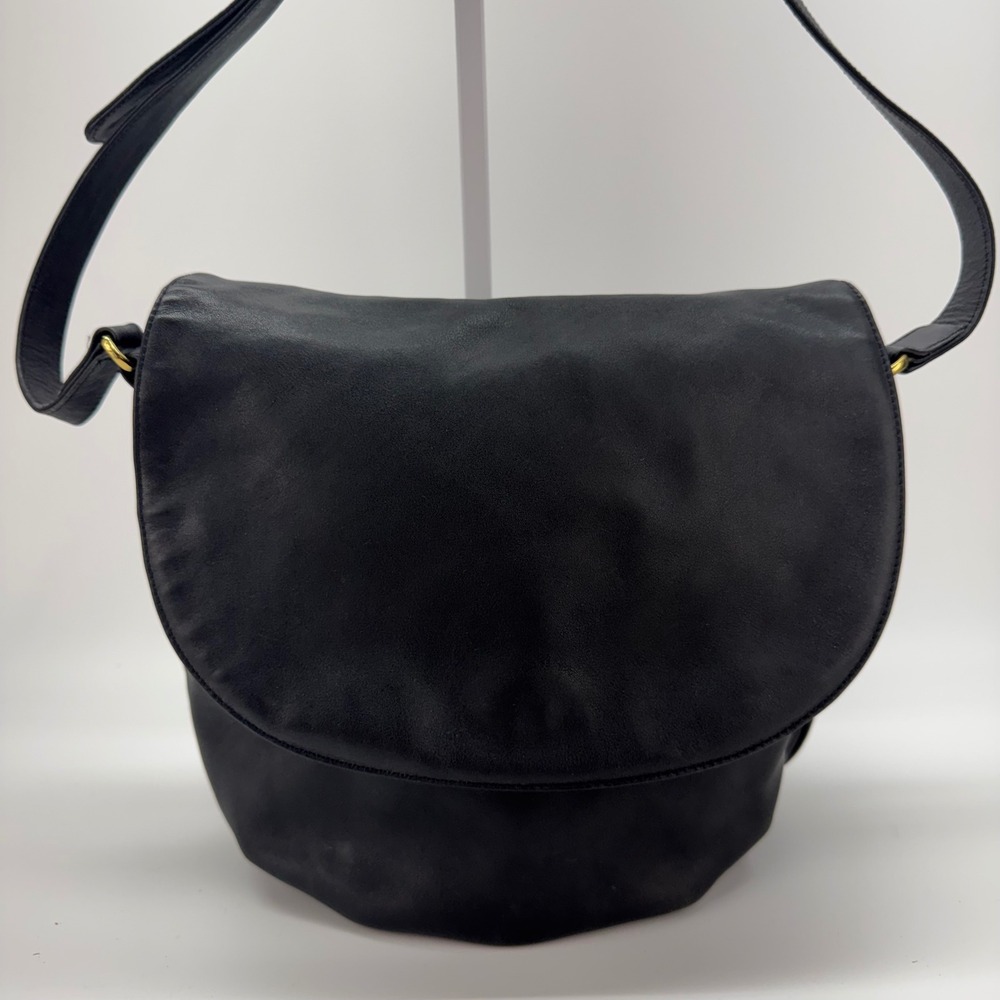Cole Haan Black Leather Flap Crossbody Bag Pleated Bucket Messenger Gold‎
